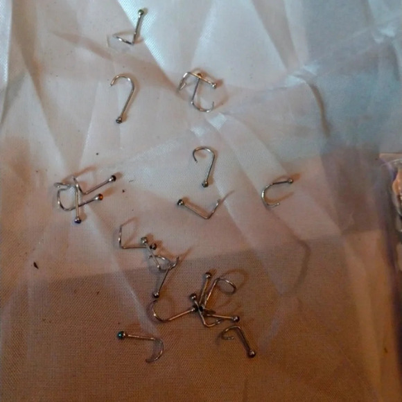 Nose  studs with jewels - Picture 1 of 2